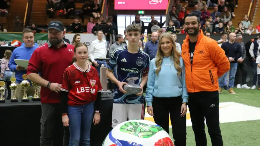 Lennox Heitinga von Ajax Amsterdam wurde als bester Spieler des 15. BWK-Arena-Cups ausgezeichnet. Zudem holte er sich die Torjägerkrone mit sechs Treffern. © Joachim Mayershofer